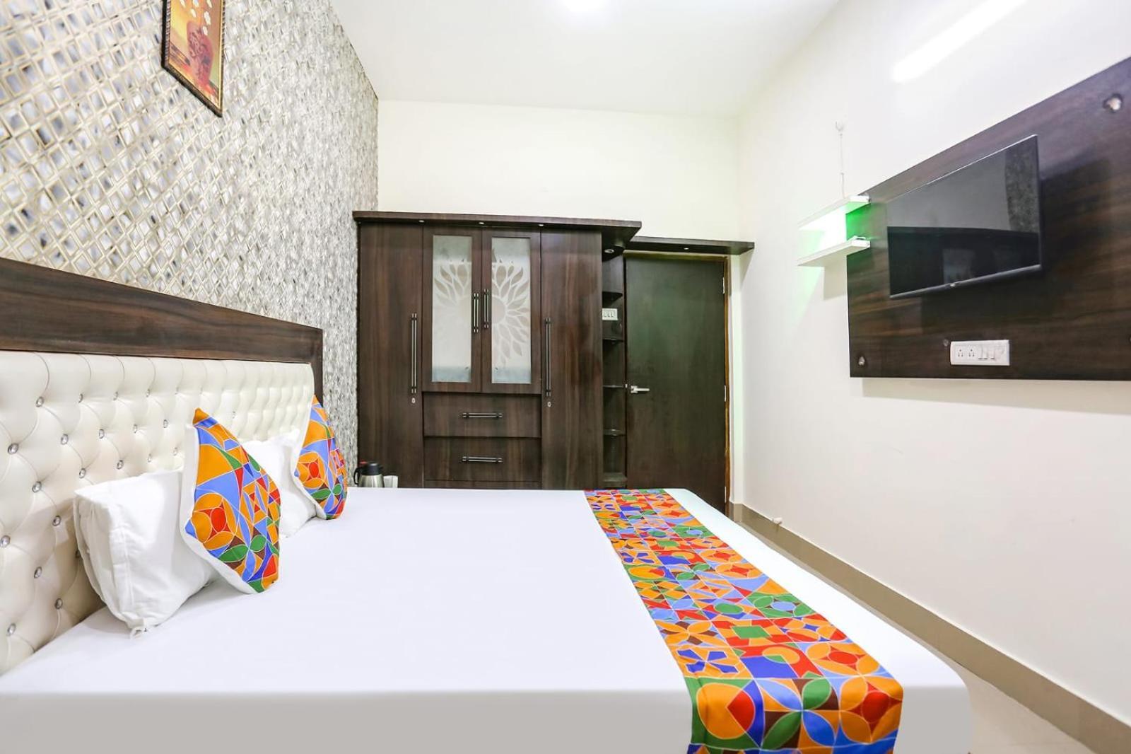 Aditya 3* Varanasi