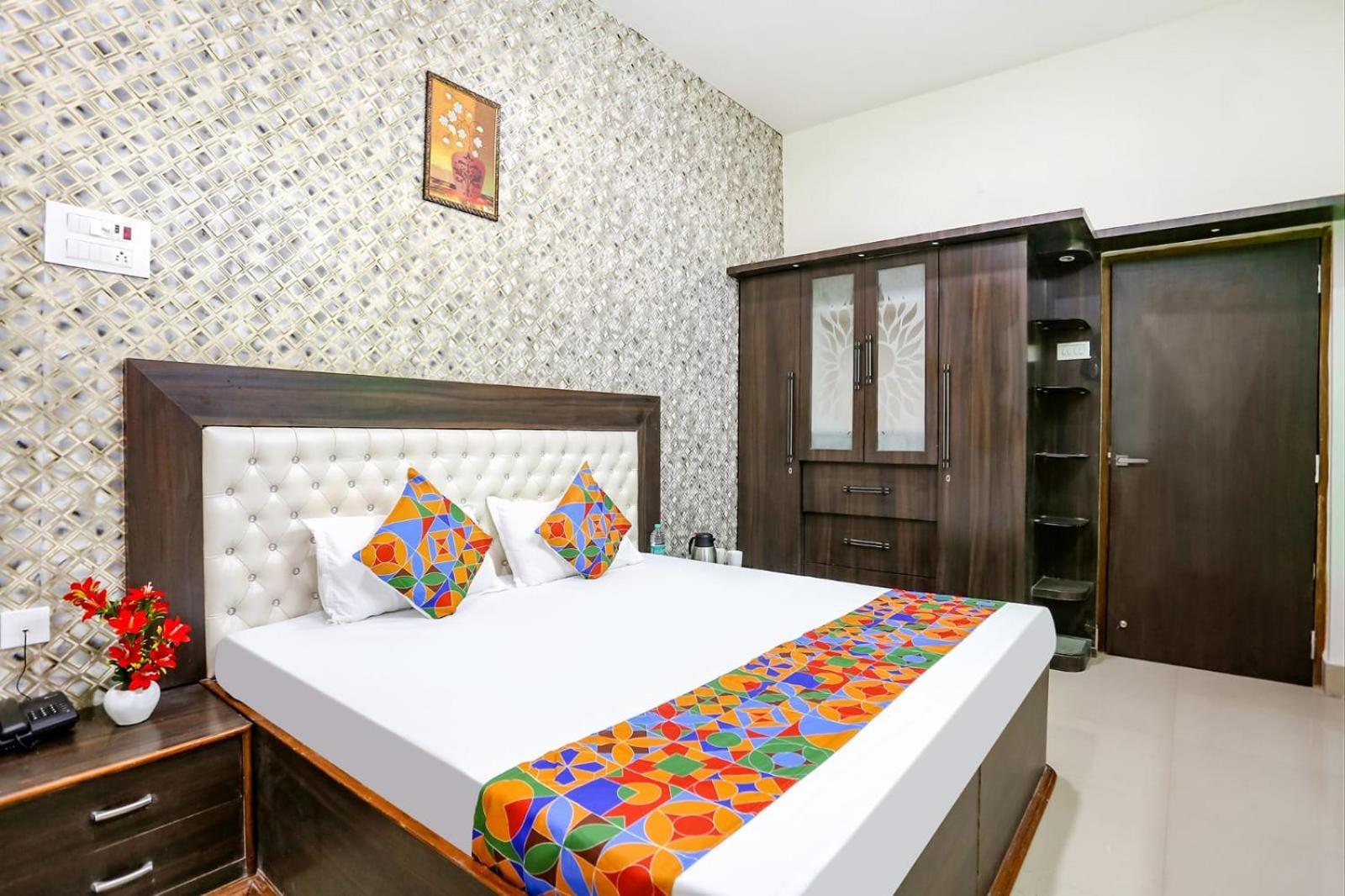 Hotel Aditya Varanasi